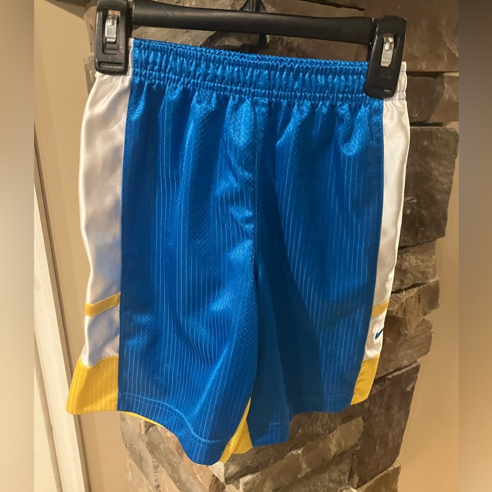 Boy’s Nike shorts 5/6